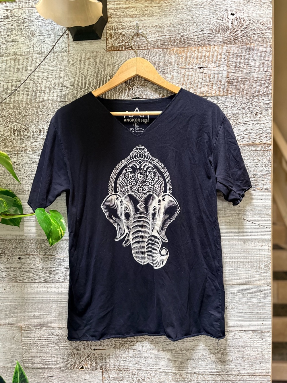 Angkor Hoi | V-Neck Cotton Elephant Graphic Tee - Women's L, Black/White